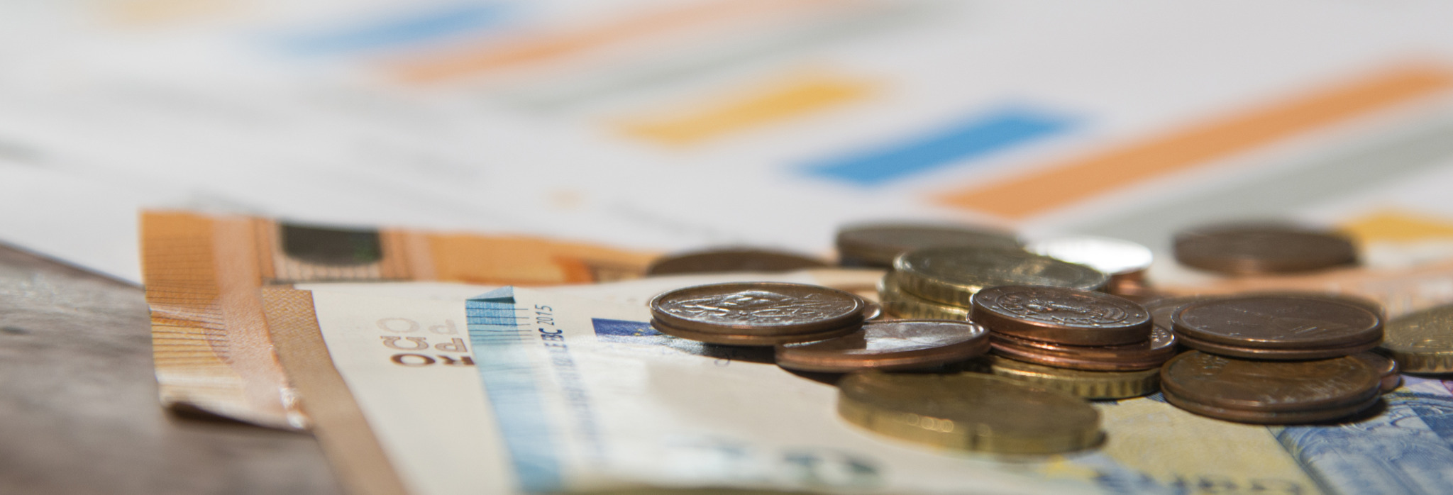 Geld Finanzen Euros AdobeStock_281597931